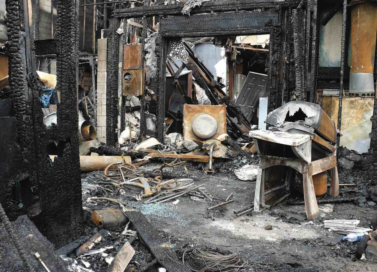 Un espace abandonné en plein délabrement.