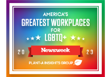 Um banner da Newsweek com os dizeres &quot;America&#039;s Greatest Workplaces for LGBTQ&quot;.
