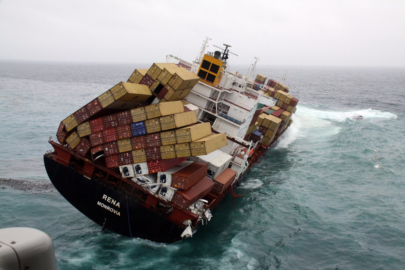 Cargo ship tipping