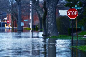 La tormenta tropical Arthur avanza por el sureste