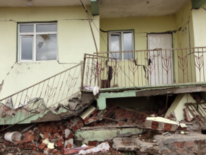 Strong earthquake causes damage and injuries across western Colombia